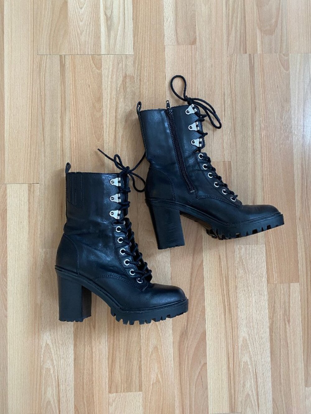 Guess black leather heeled boots Size 8